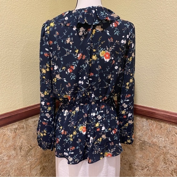 Everleigh Top Navy Blue Floral Ruffle Keyhole Tie Front Size Small V Neck - Picture 5 of 10